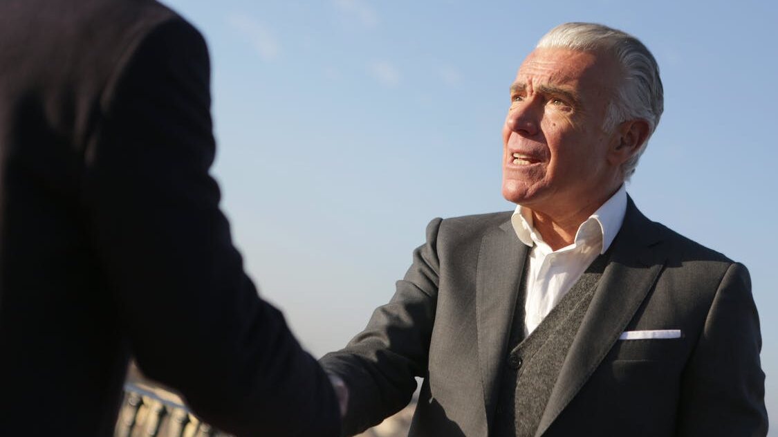 التعامل مع الآخرين