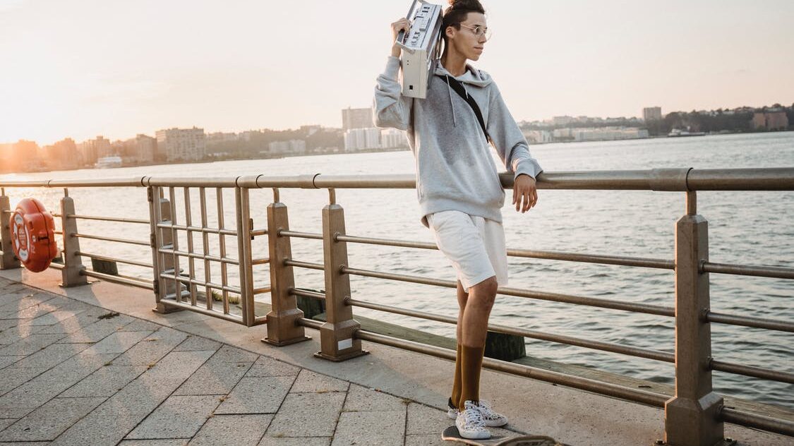 تطوير مهارات الإنصات والاستماع مع القدرة على التركيز