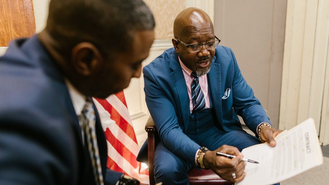 التعامل مع الآخرين