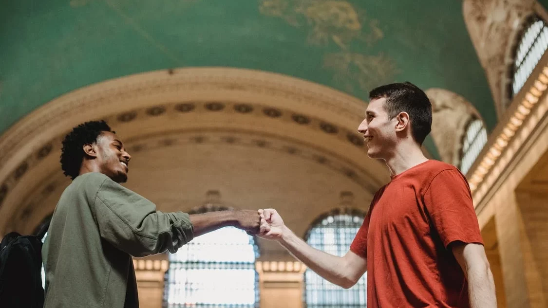 استراتيجيات لبناء علاقات أفضل بين المعلم والطالب