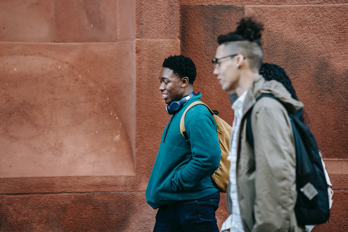 استراتيجيات لبناء علاقات أفضل بين المعلم والطالب