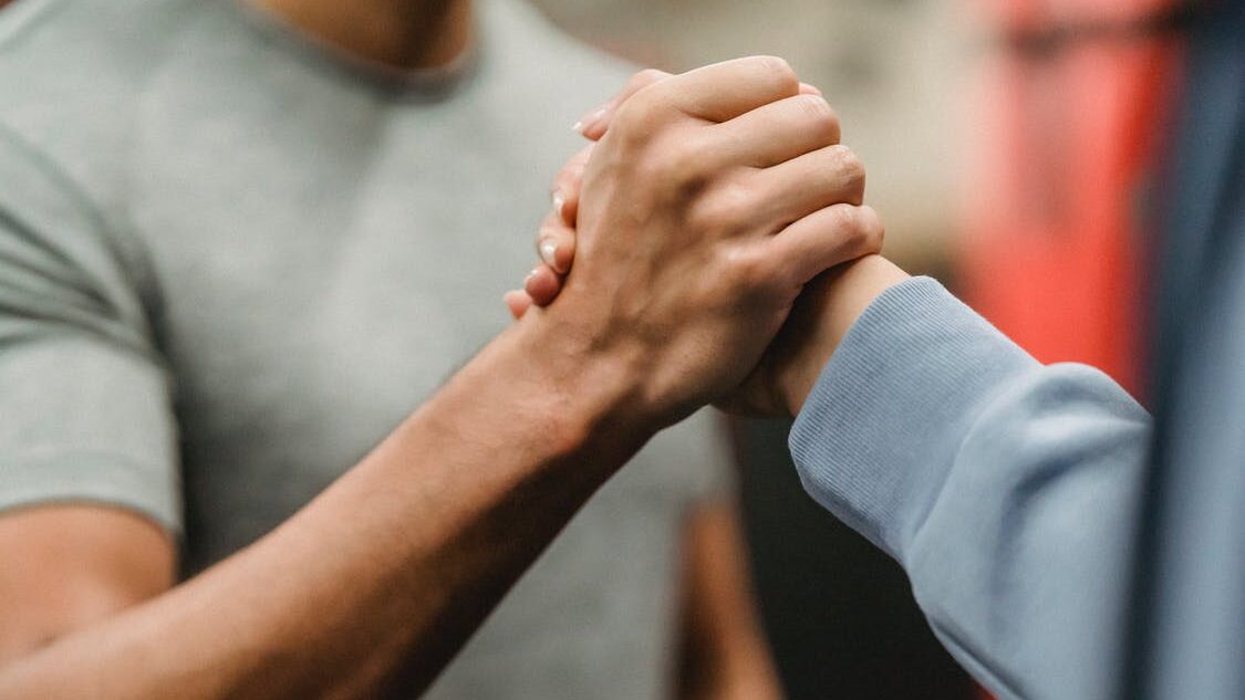 شغوف • 10 نصائح لتصبح شخصًا محبوبًا 10 نصائح لتصبح شخصًا محبوبًا