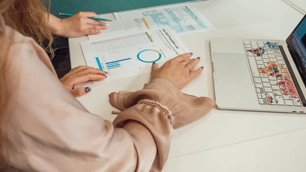 طرق تحسين العلاقات بين المديرين والموظفين