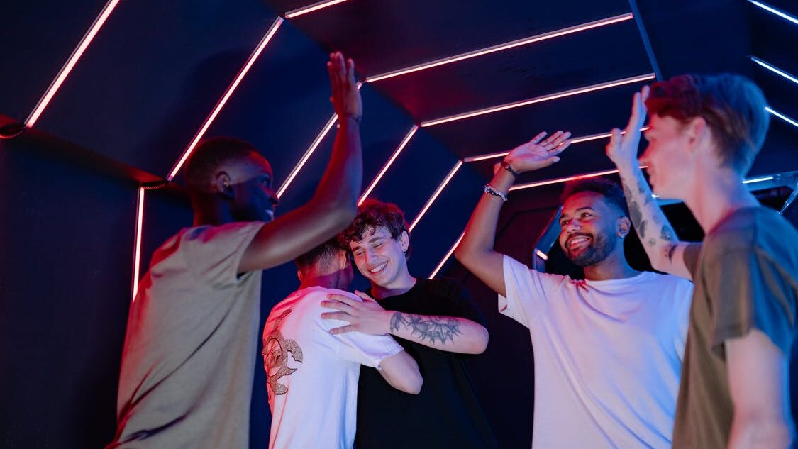 شغوف • لماذا قد تشعر بأنك لست بحاجة إلى أصدقاء؟ لماذا قد تشعر بأنك لست بحاجة إلى أصدقاء؟