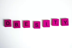 عوامل رئيسية تؤدي إلى زيادة الوزن والسمنة