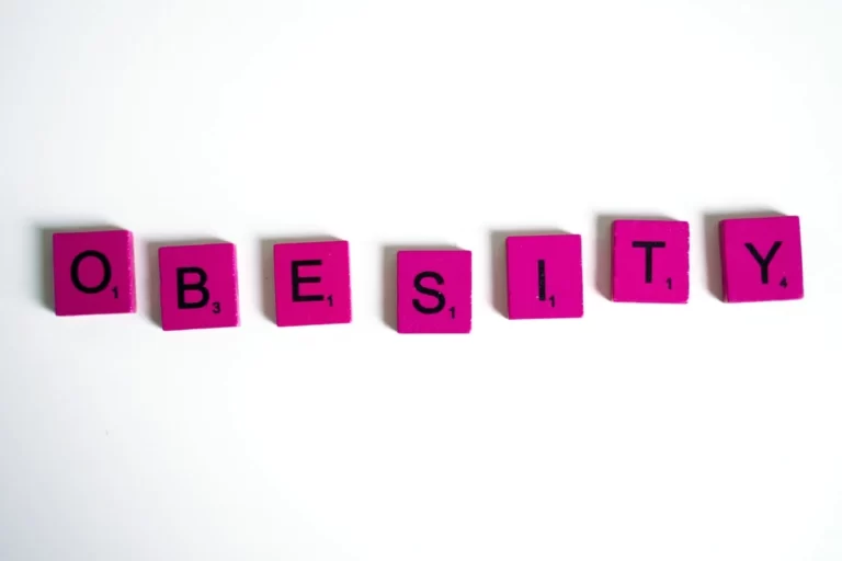 عوامل رئيسية تؤدي إلى زيادة الوزن والسمنة