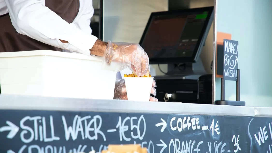 طرق مخادعة للإفراط في تناول الطعام